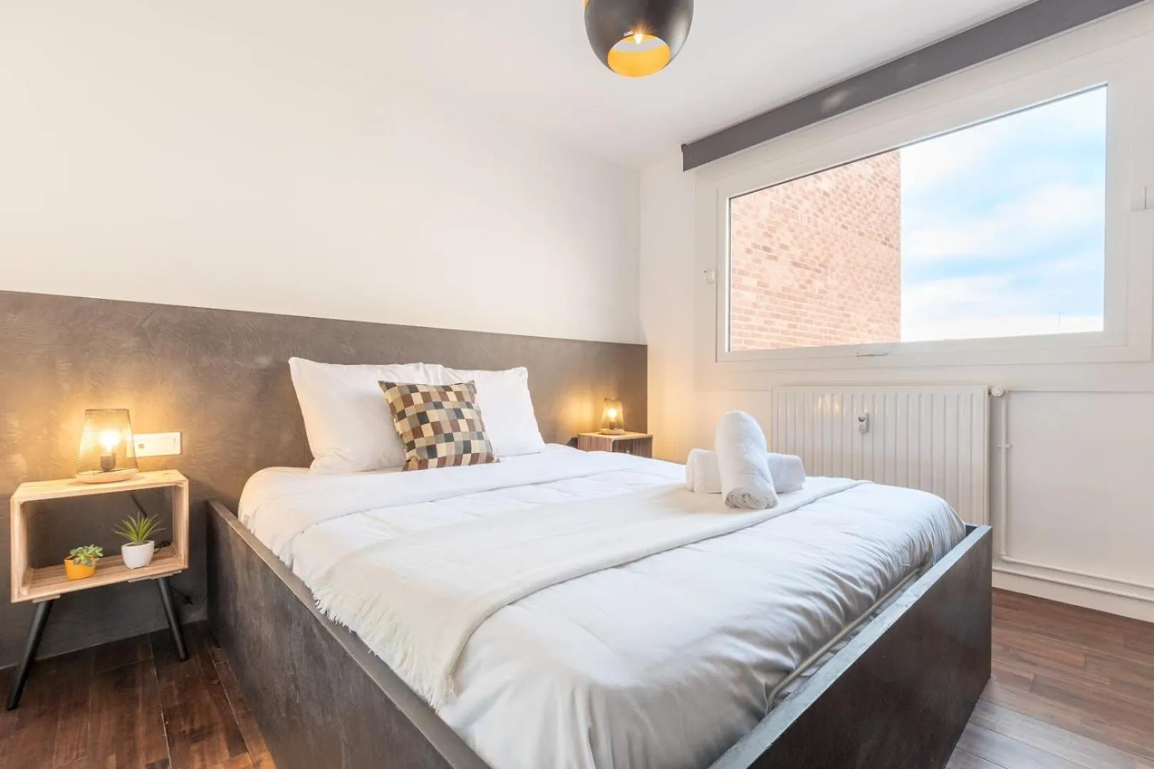 Hypercentre: Apartment Near Station With Parking Lille Frankrike